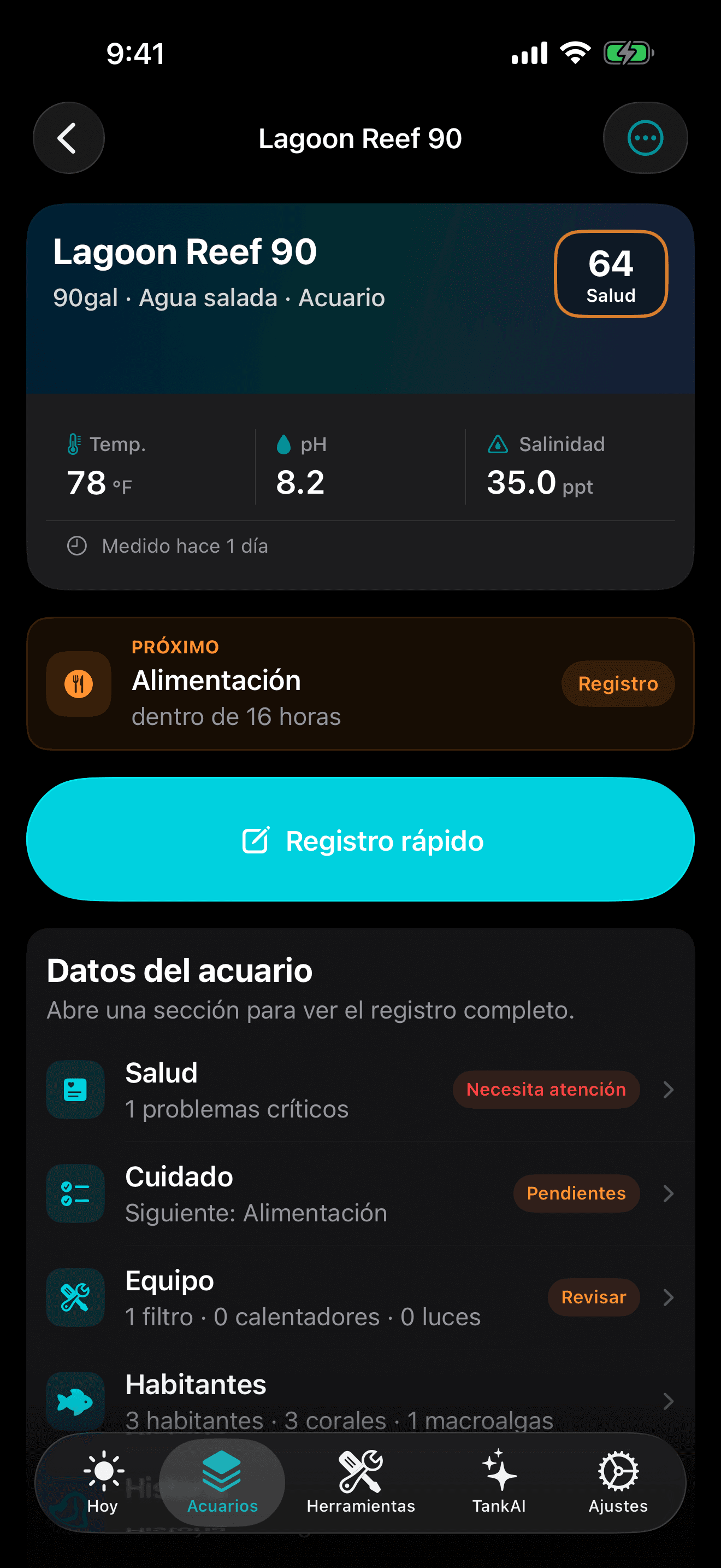 Captura del simulador de TankForge con frescura de pruebas de agua, lecturas vencidas e impulso de cuidado